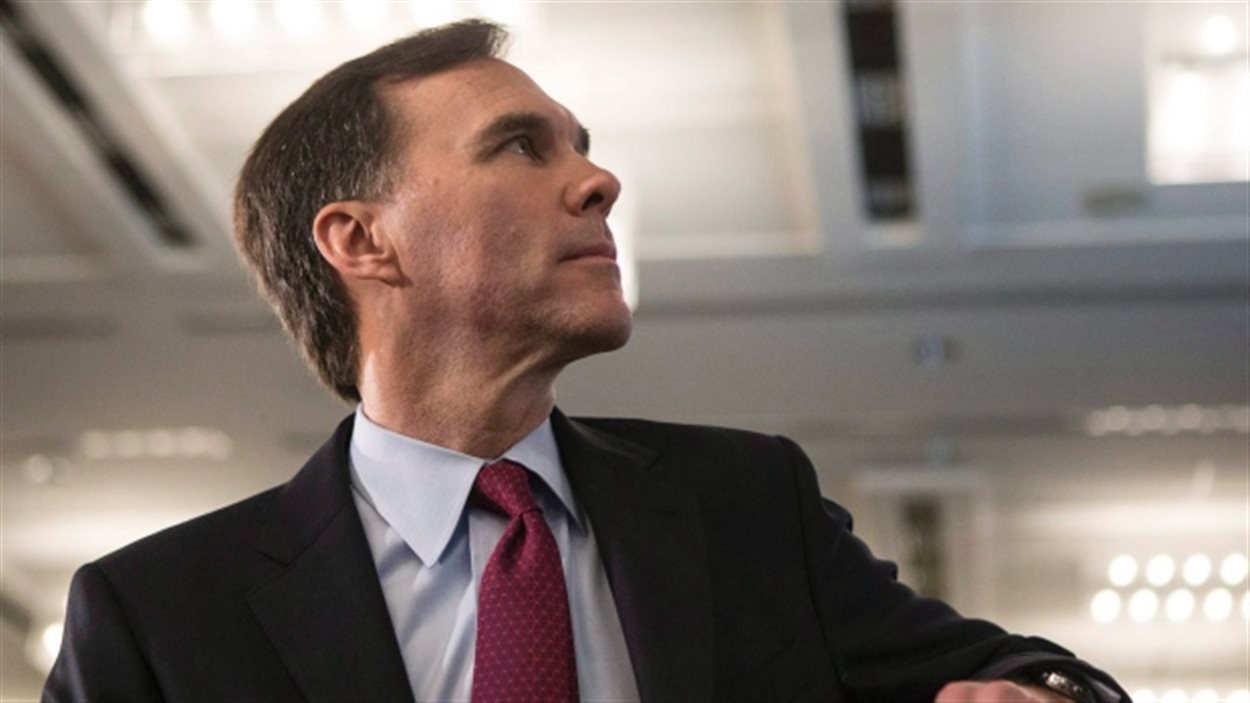 Bill Morneau entame sa tournée prébudgétaire à Halifax RadioCanada