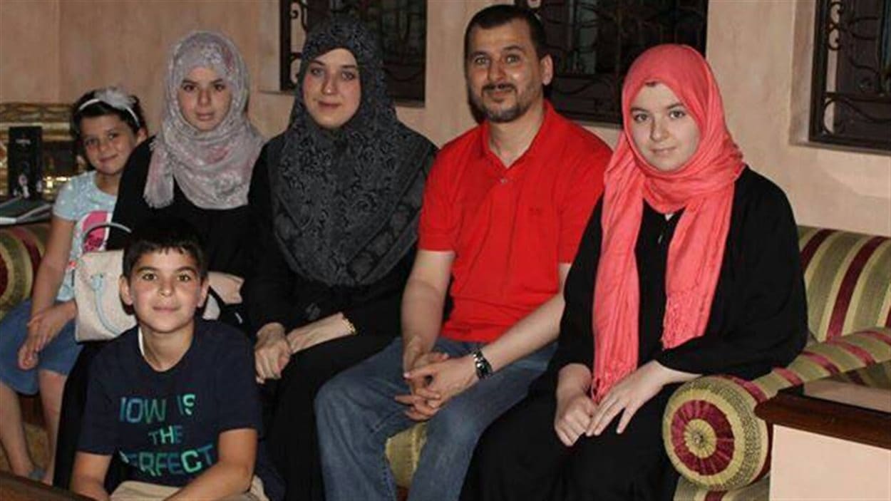 Salim Alaradi (au centre) est emprisonné aux Émirats arabes unis depuis plus de 500 jours