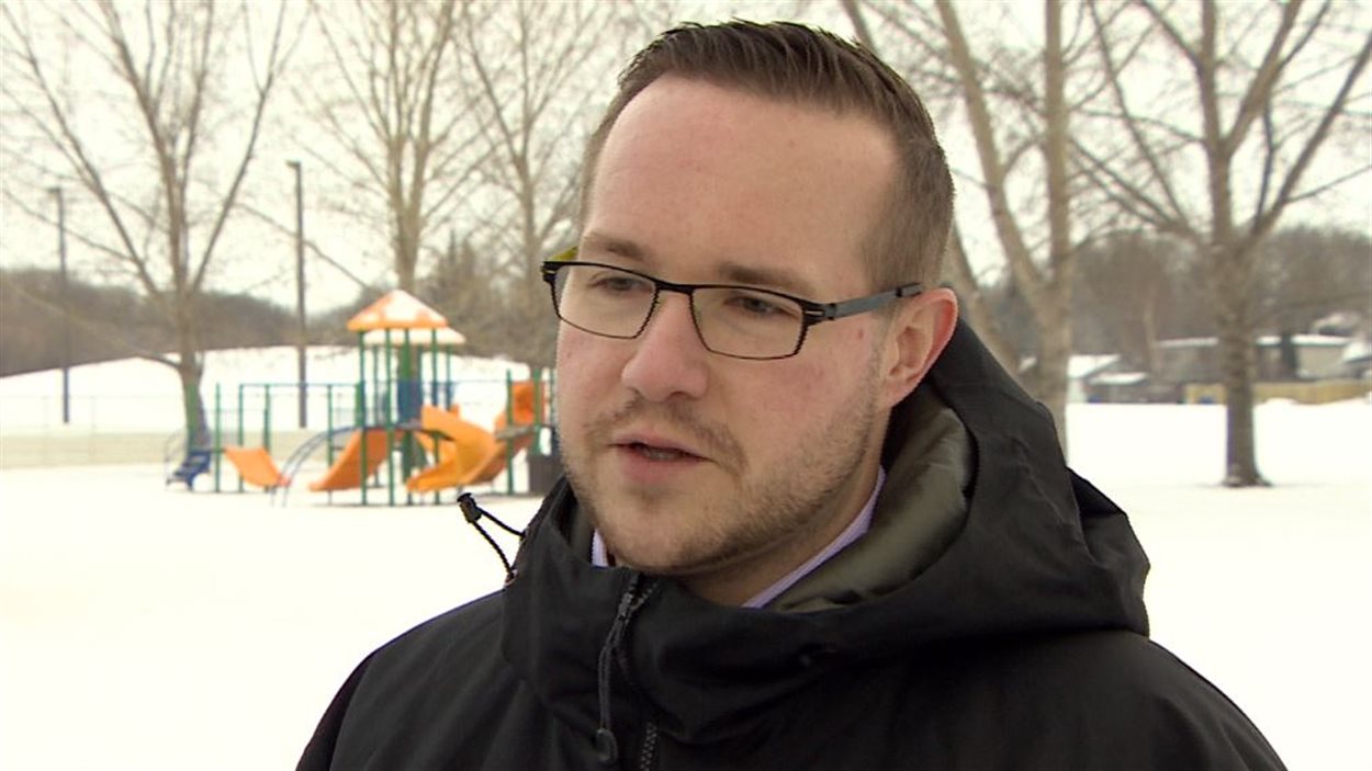 Scott Allen estime que les travailleurs en garderie méritent de meilleurs salaires.