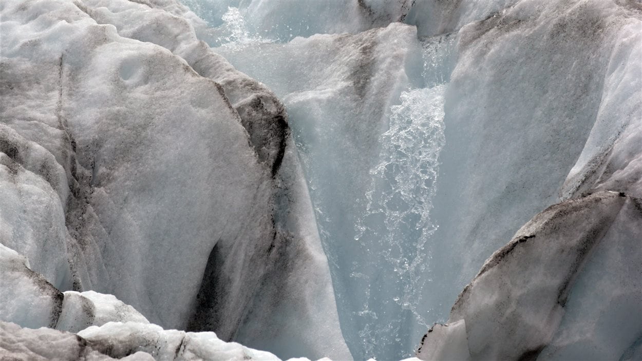 Sur cette photo datant d’août 2015, on voit le Mont Baker, dans l’État de Washington, sur lequel un glacier se rétrécit et bat en retraite.