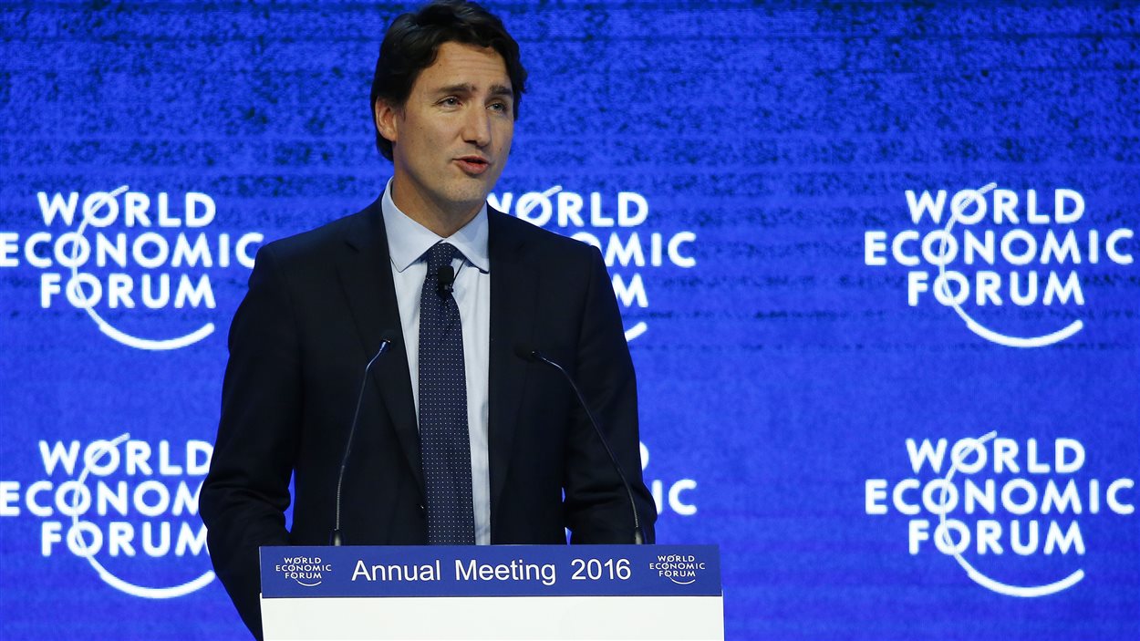 Le premier ministre Trudeau prononce un discours à l'ouverture du Forum économique mondial à Davos.