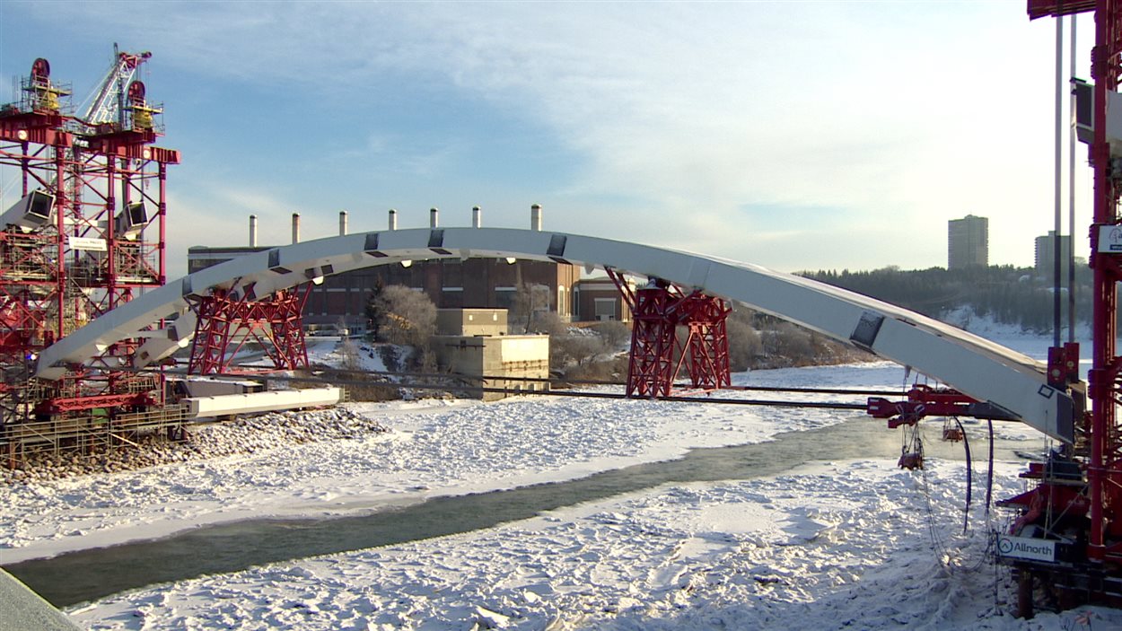 Le chantier du pont Walterdale, à Edmonton.