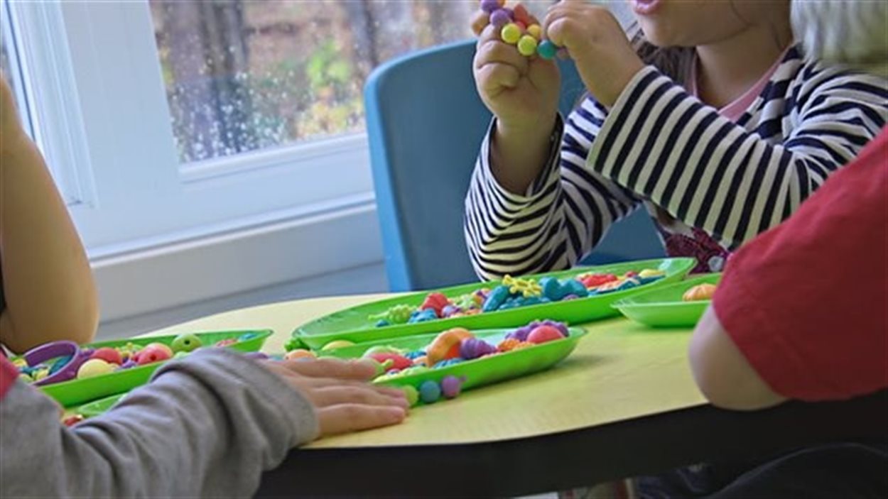 Enfants qui bricolent