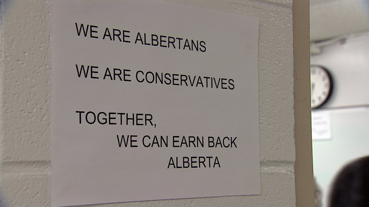 Un slogan apposé au mur lors d'une rencontre conservatrice à Calgary, en Alberta.