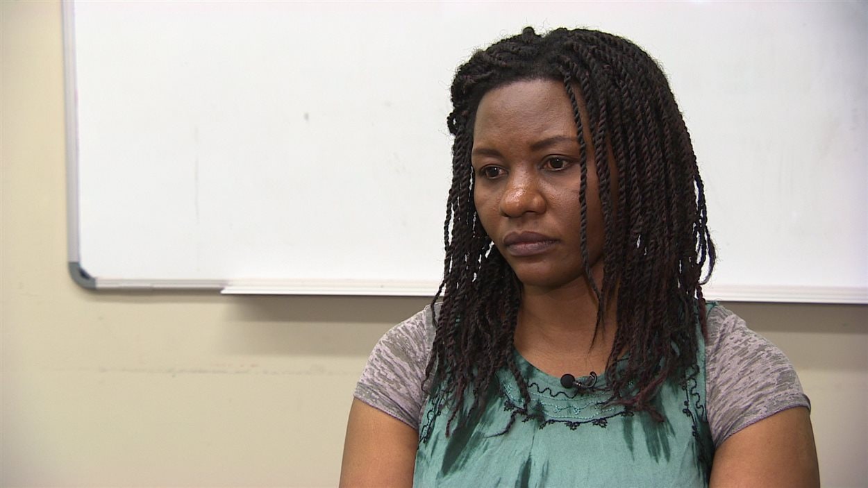 À Winnipeg, la réfugiée congolaise et mère de cinq enfants Maria Musenga devra rembourser un prêt fédéral de 9000 $ avant qu’elle puisse faire venir sa fille de l’Afrique.