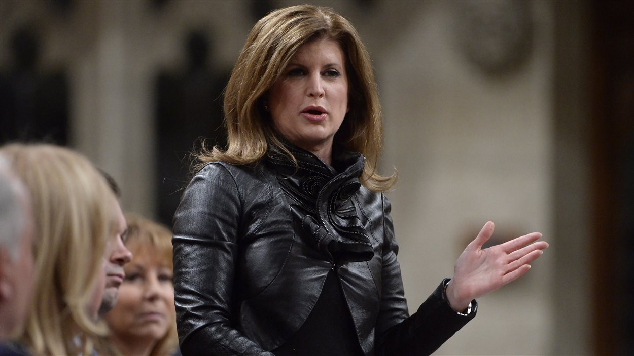 La chef par intérim du Parti conservateur, Rona Ambrose, a talonné le premier ministre Trudeau sur la question d'Énergie Est.