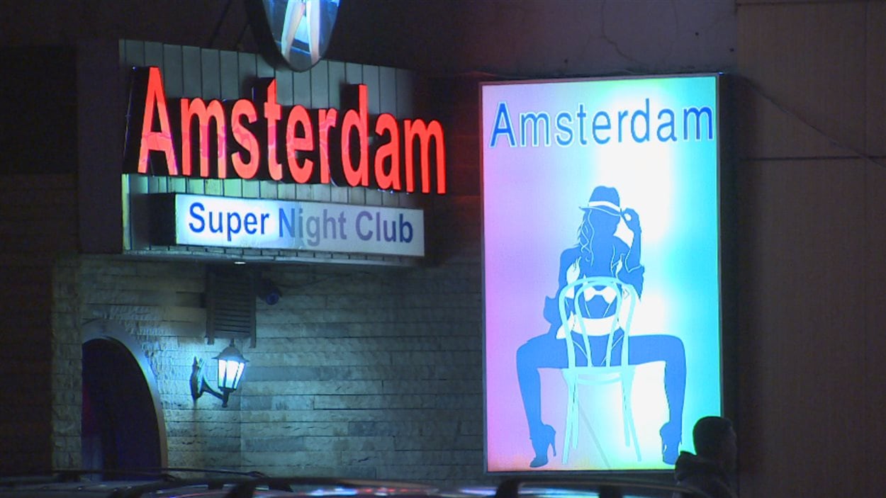 La devanture d'un super night club à Jounieh, au Liban
