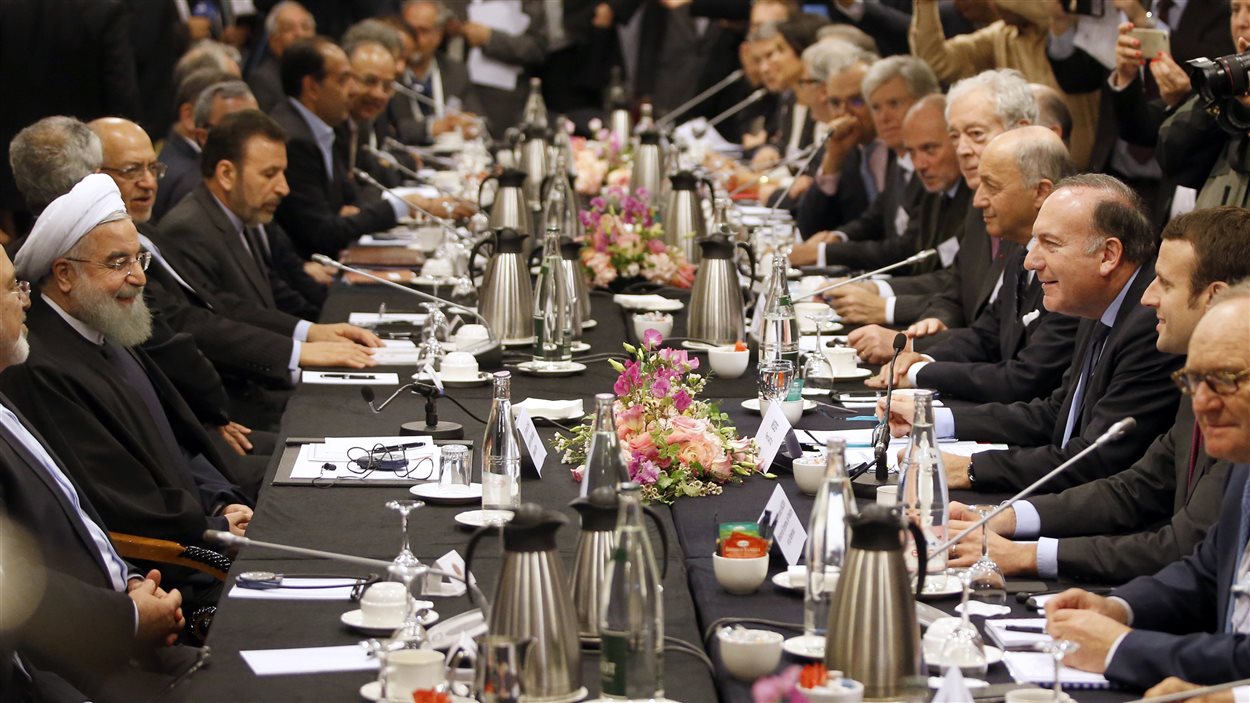 Le président iranien Hassan Rohani lors d'une rencontre avec des gens d'affaires français à Paris.