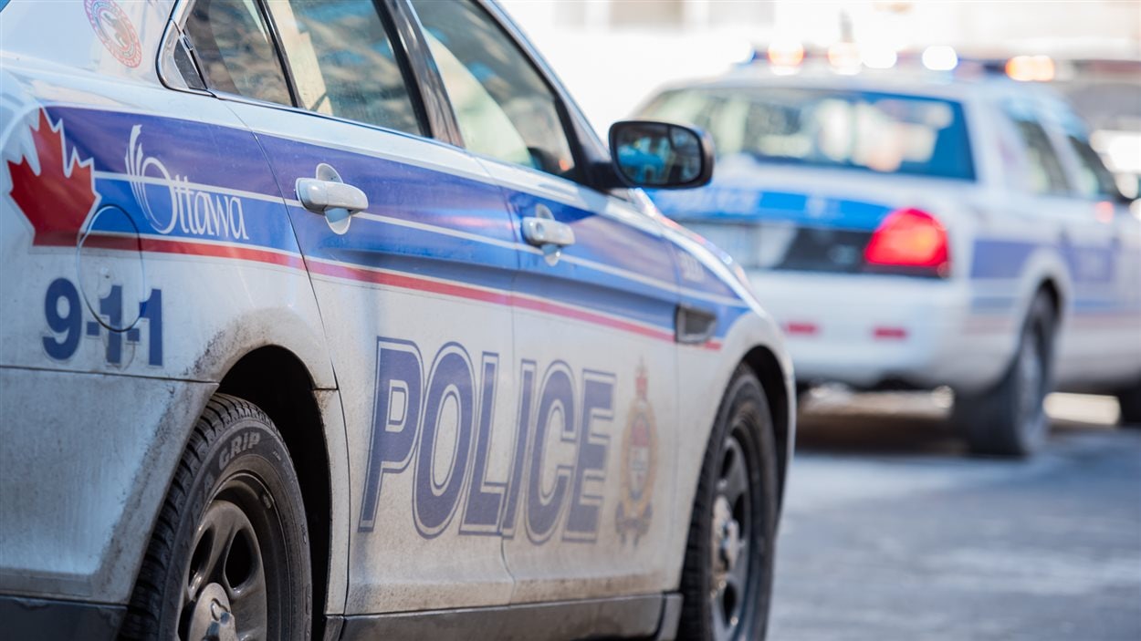 Des voitures de la police d'Ottawa.
