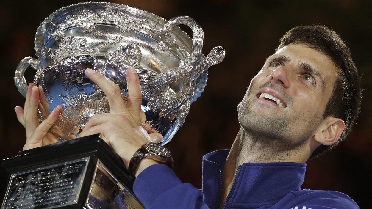 Novak Djokovic a remporté les Internationaux de tennis d'Australie dimanche avec une victoire en trois manches face à l'Écossais Andy Murray.