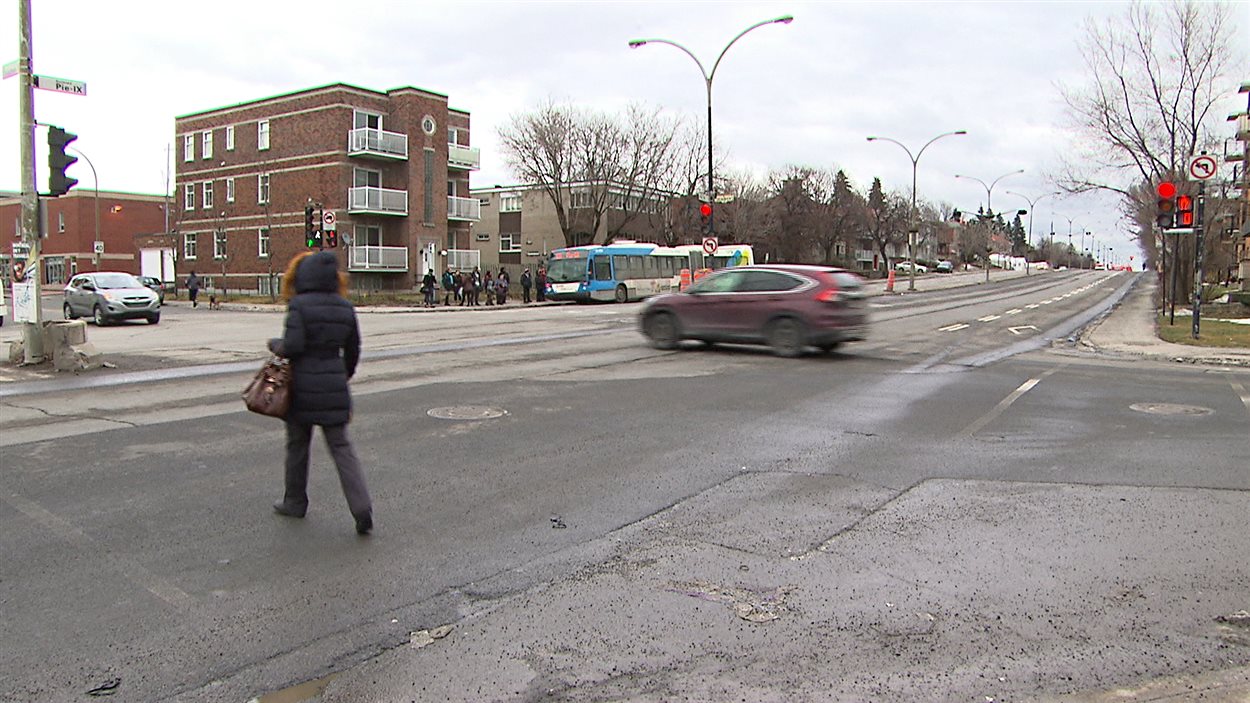 Le coin du boulevard Pie-IX et de la rue Beaubien est un des plus dangereux de Montréal pour les piétons.