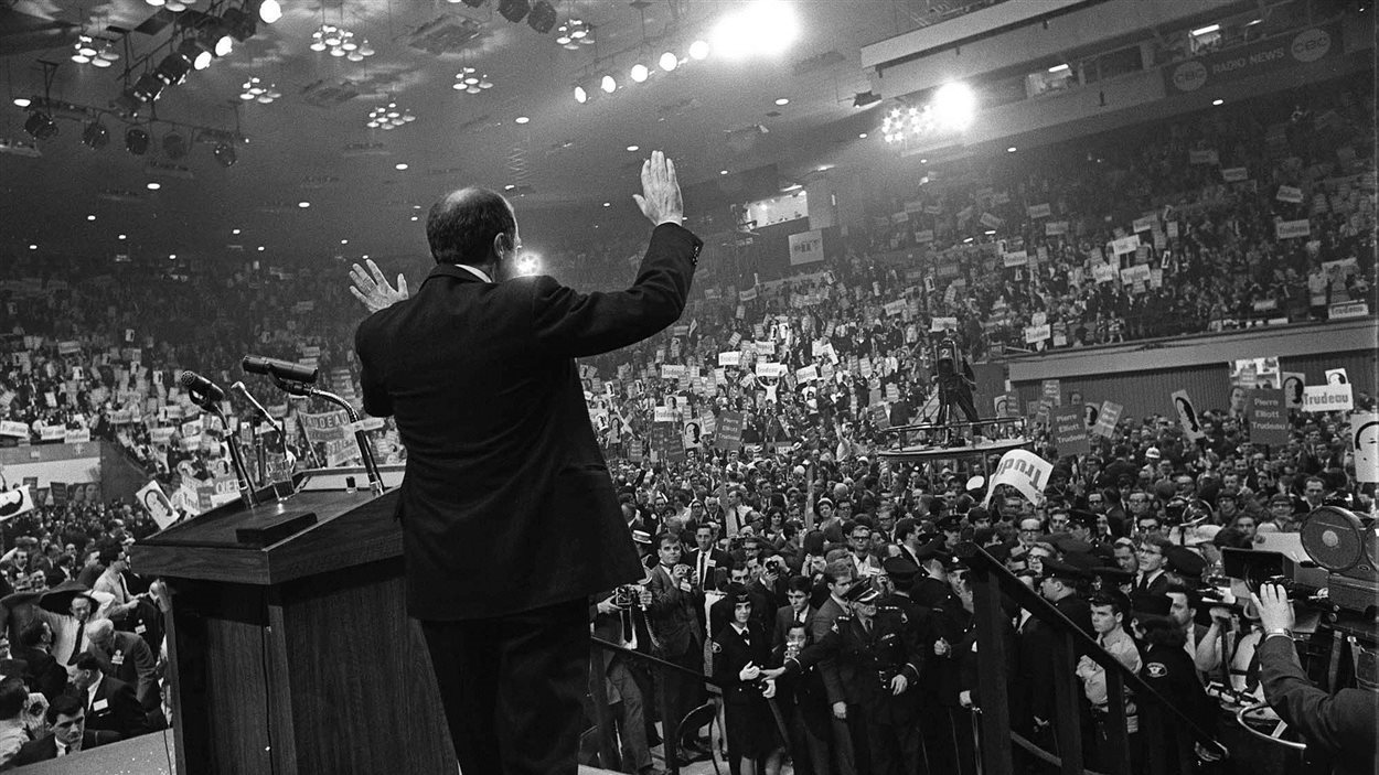 Pierre-Elliott Trudeau lors de la campagne fédérale de 1968.