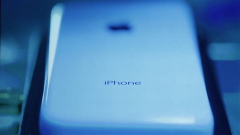 Apple refuse de décrypter le téléphone d'un des tueurs de San ...