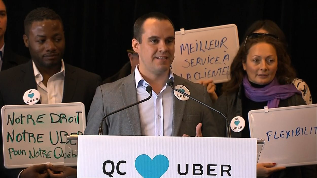 Le directeur général d'Uber Québec, Jean-Nicolas Guillemette, en conférence de presse jeudi matin.