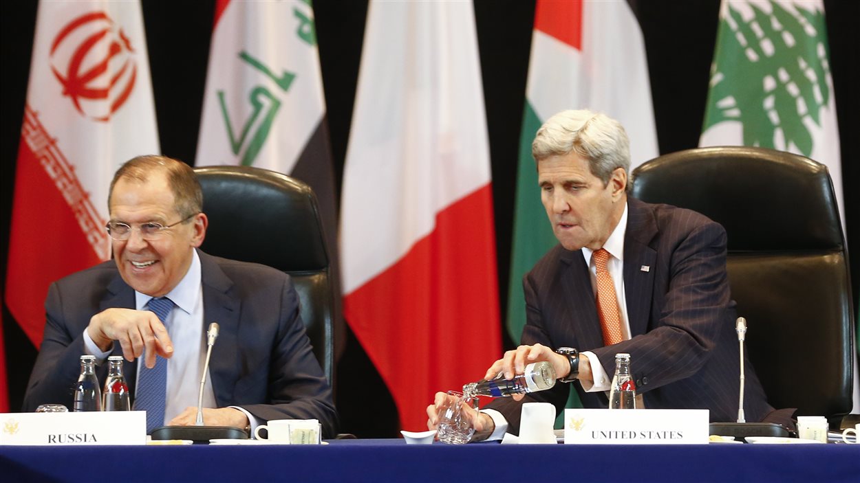 Le ministre russe Sergeï Lavrov et le secrétaire d'État américain John Kerry