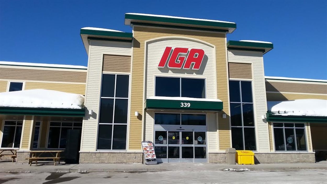 La direction du IGA Famille Rousseau à Sainte-Brigitte-de-Laval est surprise du succès remporté par son concours pour gagner une batterie de cuisine.