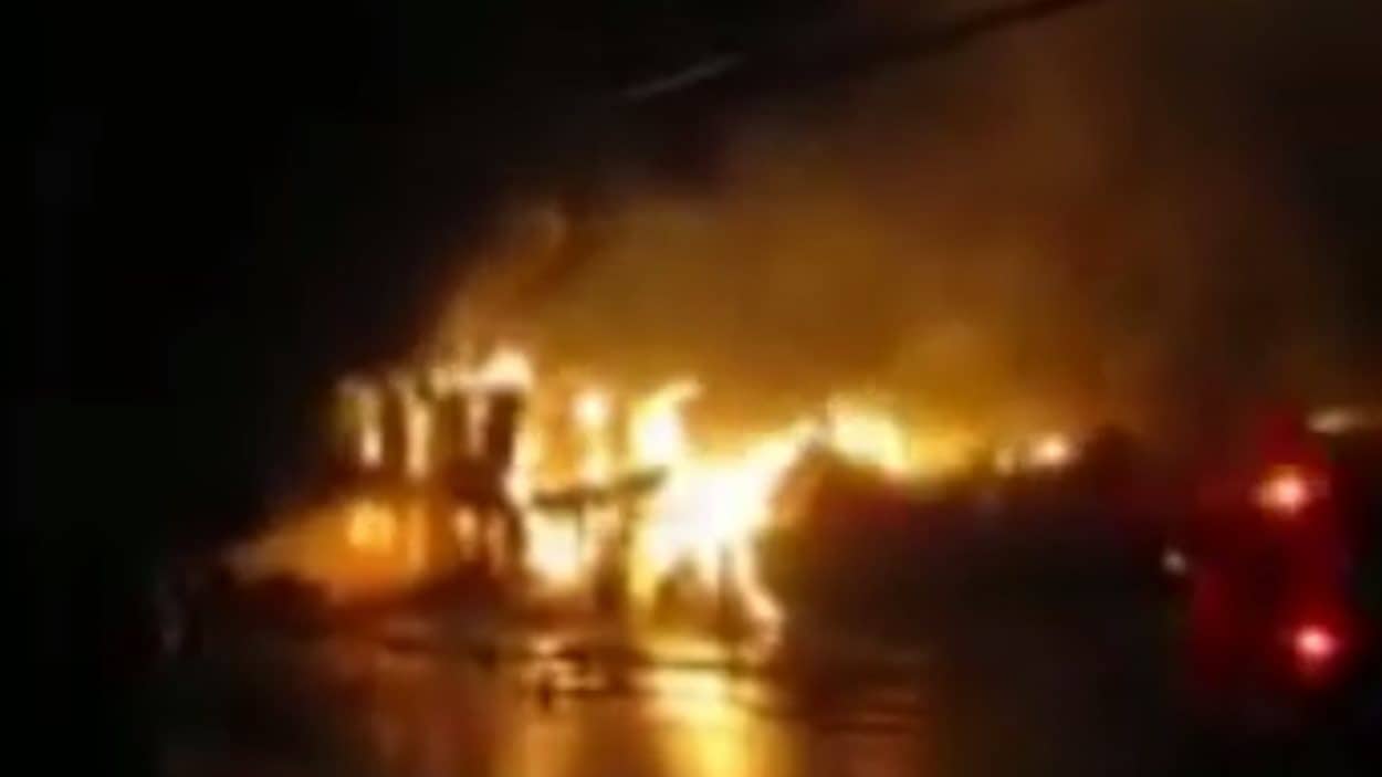 Le dépanneur de L'Avenir a été la proie des flammes
