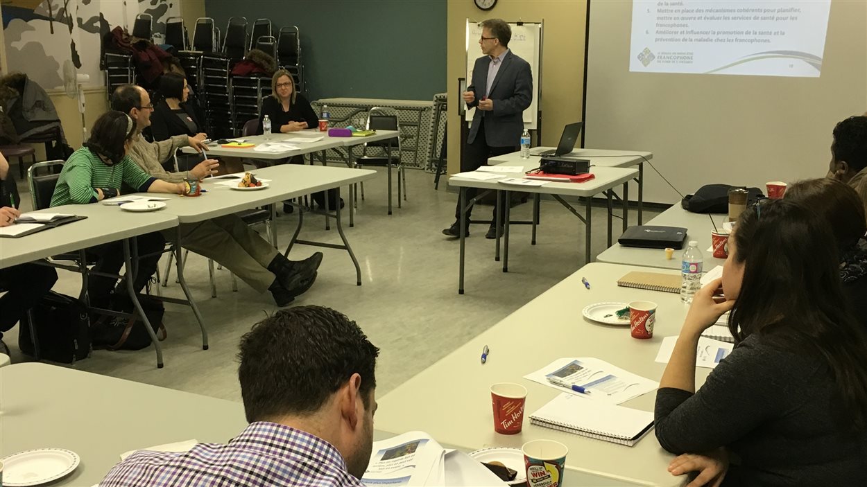Une dizaine de participants assistent aux consultations du Réseau du mieux-être francophone du Nord de l'Ontario à Sudbury.