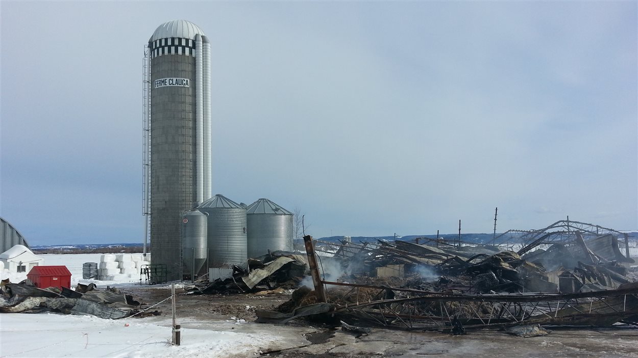 Un incendie a complètement ravagé une étable à Saint-Denis-de-Kamouraska.