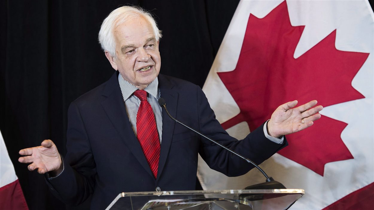 Le ministre de l’Immigration, des Réfugiés et de la Citoyenneté, John MacCallum