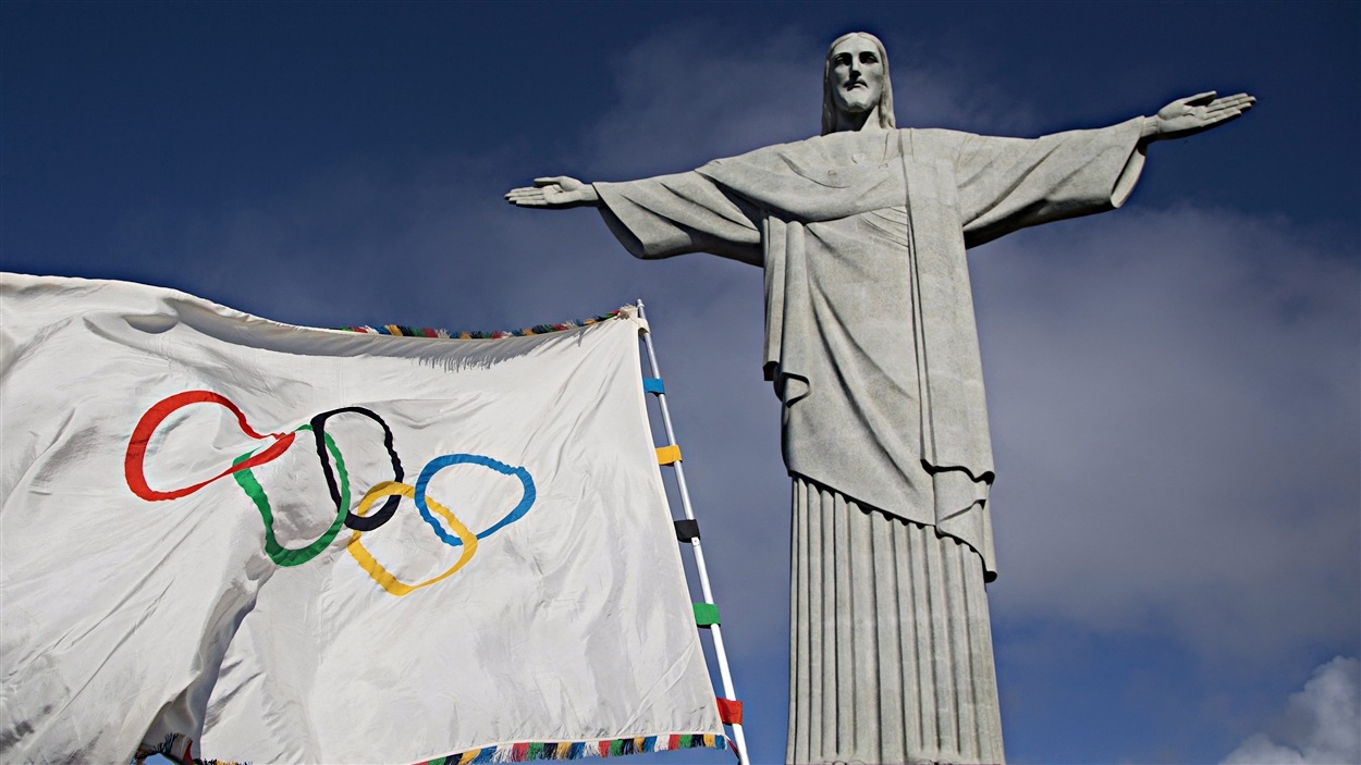 Trois athlètes défileront sous le drapeau olympique