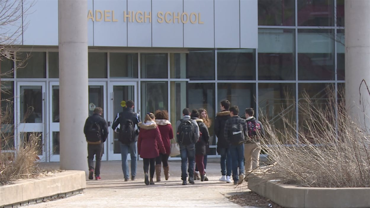 Le nombre d'élèves qui veulent leur diplôme d'études en langue française augmente.