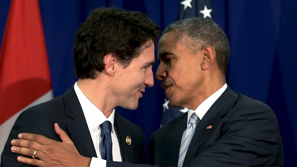Justin Trudeau et Barack Obama lors de leur rencontre au sommet de l'APEC à Manille, aux Philippines, le 19 novembre 2015.