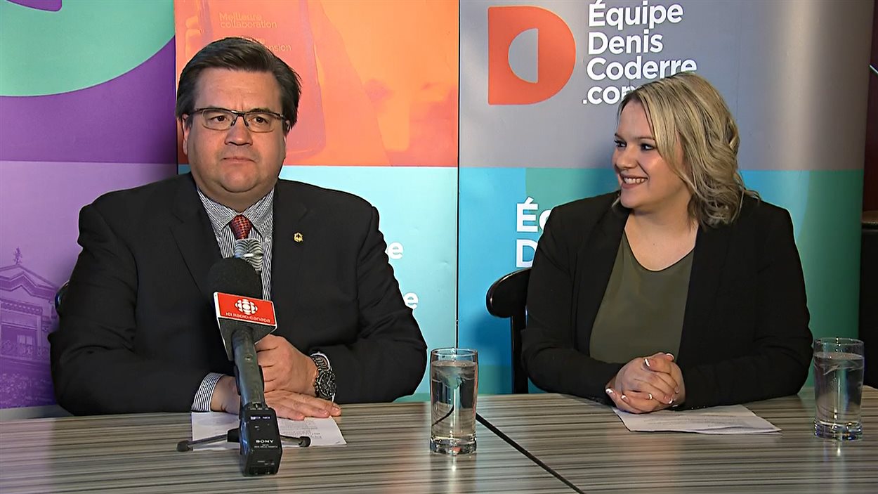 Le maire de la Ville de Montréal, Denis Coderre, présente sa candidate au poste de maire de l'arrondissement Montréal-Nord, Christine Black.