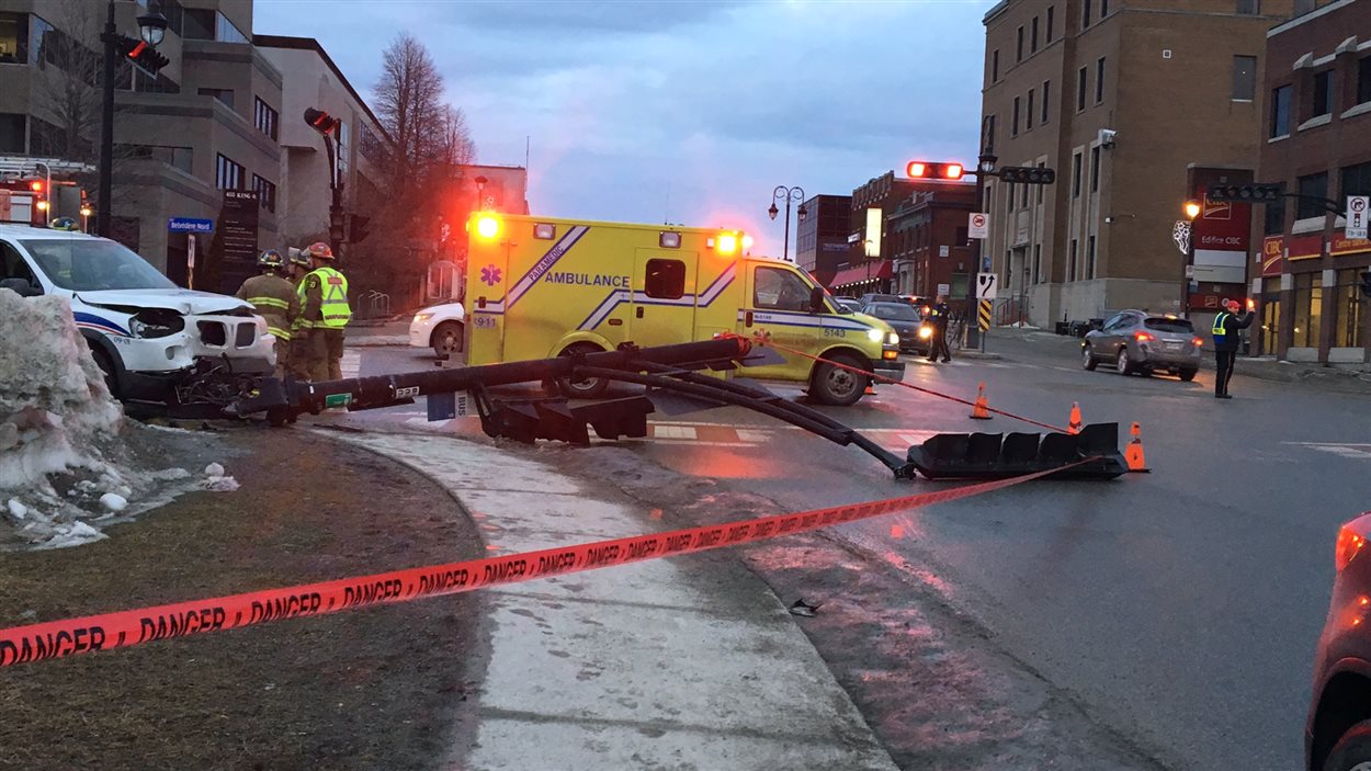 Un accident de circulation survenu au coin des rues King et Belvédère
