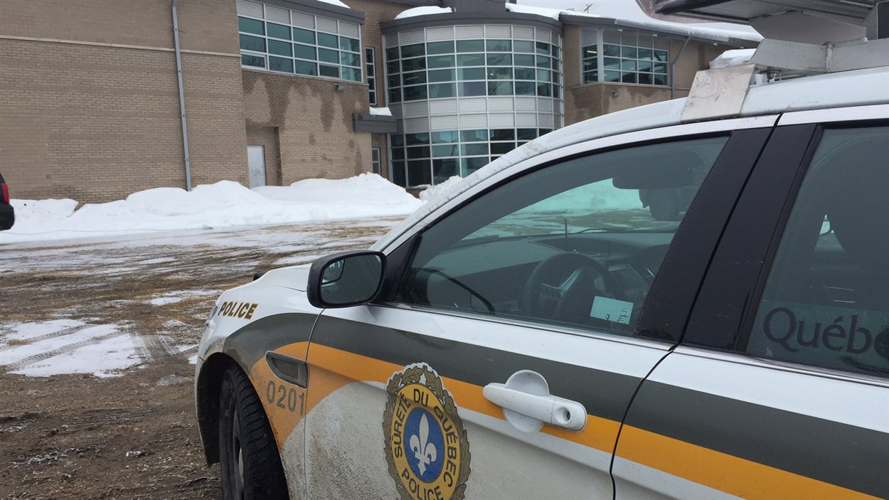 Une dizaine d'enquêteurs de la Sureté du Québec se sont rendus à Manawan.