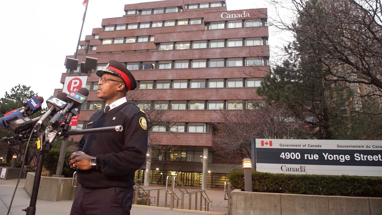 Le chef de la Police de Toronto, Mark Saunders, en point de presse