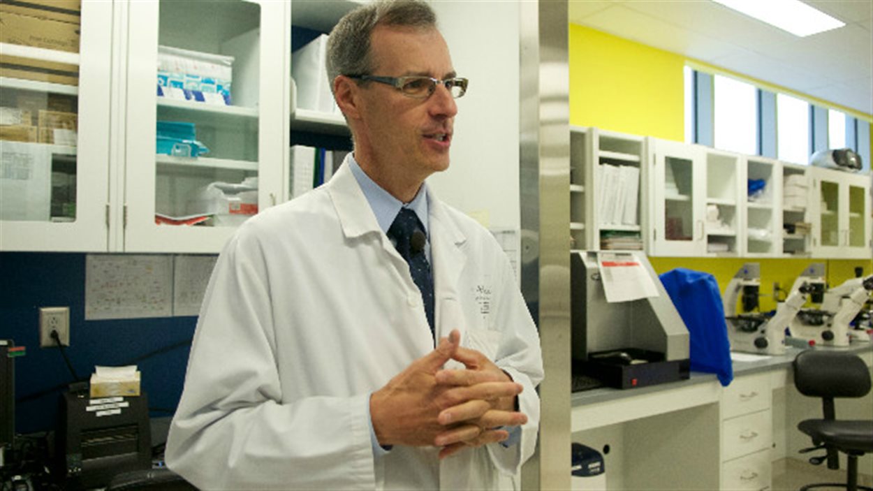 Le directeur du Centre de thérapie cellulaire de l'hôpital Maisonneuve-Rosemont, le Dr Denis Claude Roy