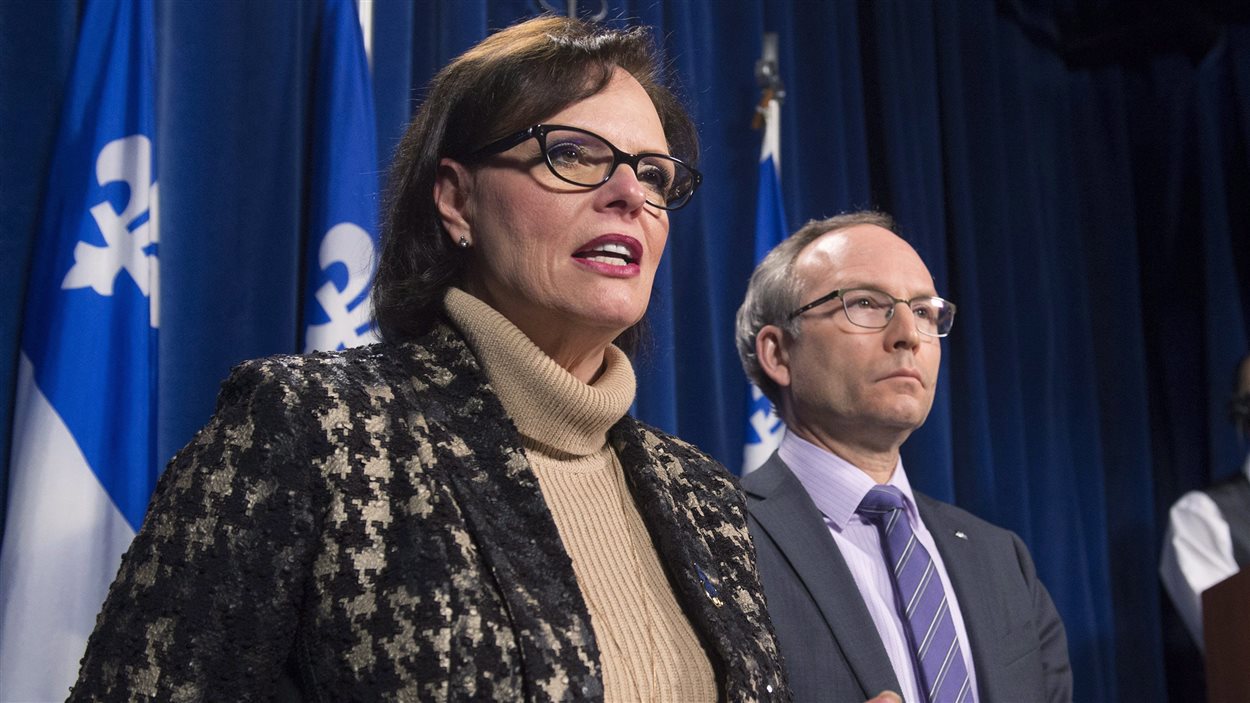 Lucie Charlebois et Martin Coiteux, respectivement ministre déléguée à la Réadaptation et à la Protection de la jeunesse et ministre de la Sécurité publique
