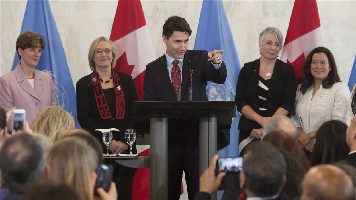 Justin Trudeau est accompagné des ministres Bibeau, Bennett, Hajdu et Wilson-Raybould lors de sa visite à l'ONU.