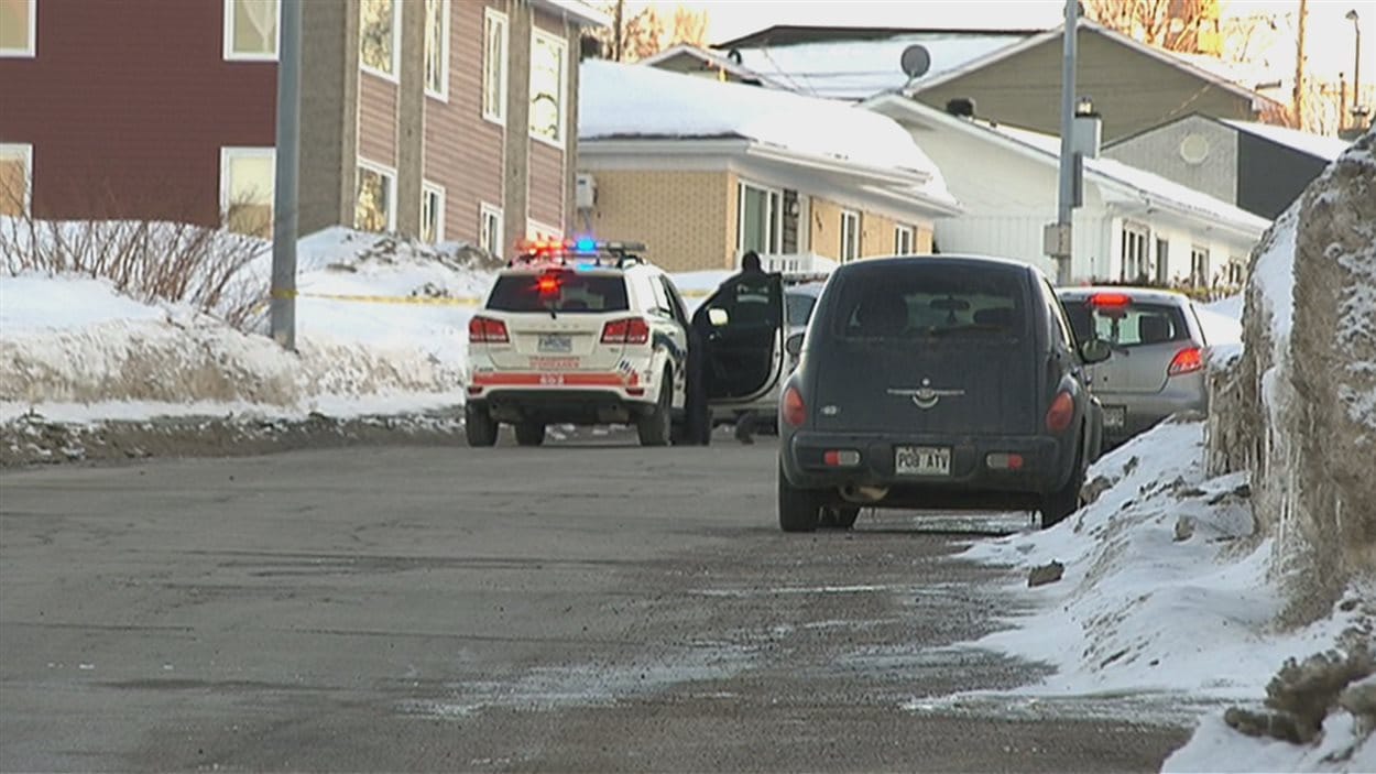 Un périmètre de sécurité a été établi sur la rue JR Théberge, dans l'arrondissement de Chicoutimi