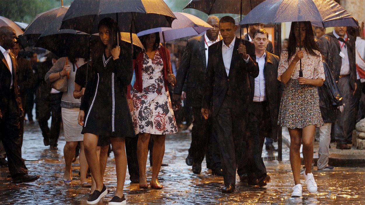 Barack Obama et les membres de sa famille dans les rues de La Havane