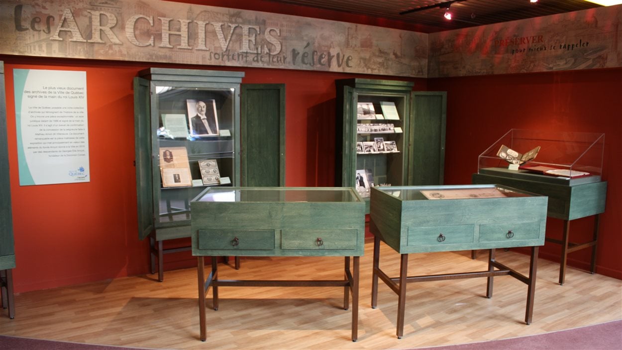 Coup d'œil sur des documents anciens | Radio-Canada