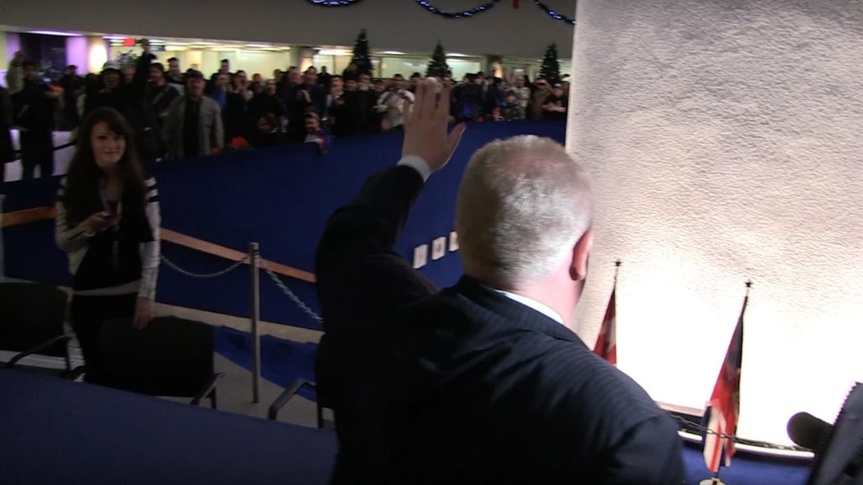 Rob Ford de dos dans un extrait de la vidéo hommage.