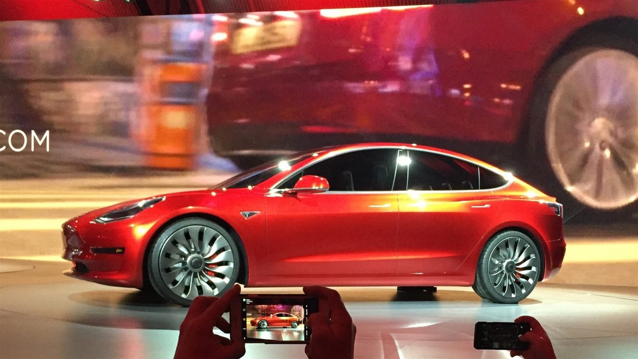 Tesla avance la mise en service de son usine à grande capacité | Radio ...