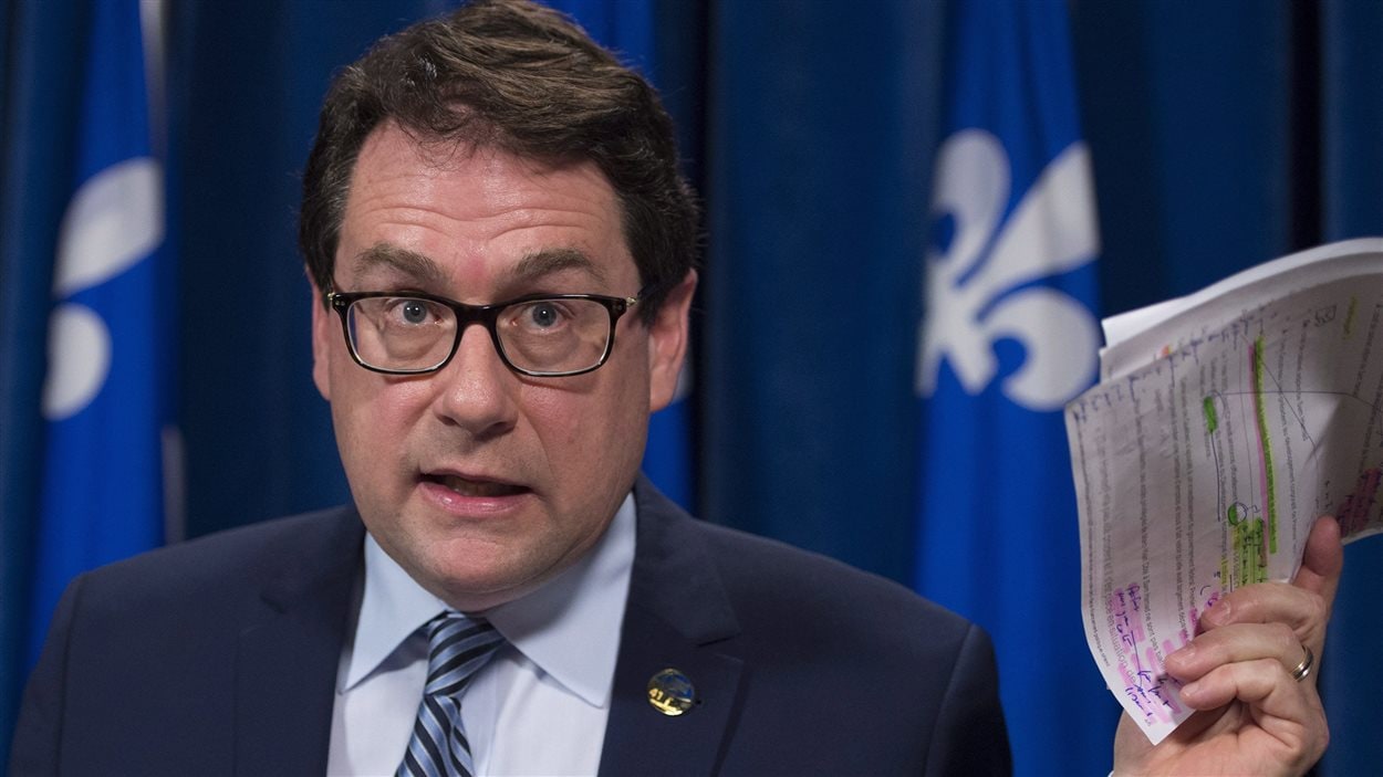 Le leader parlementaire du Parti québécois Bernard Drainville, lors d'un point de presse à Québec, le 1er avril