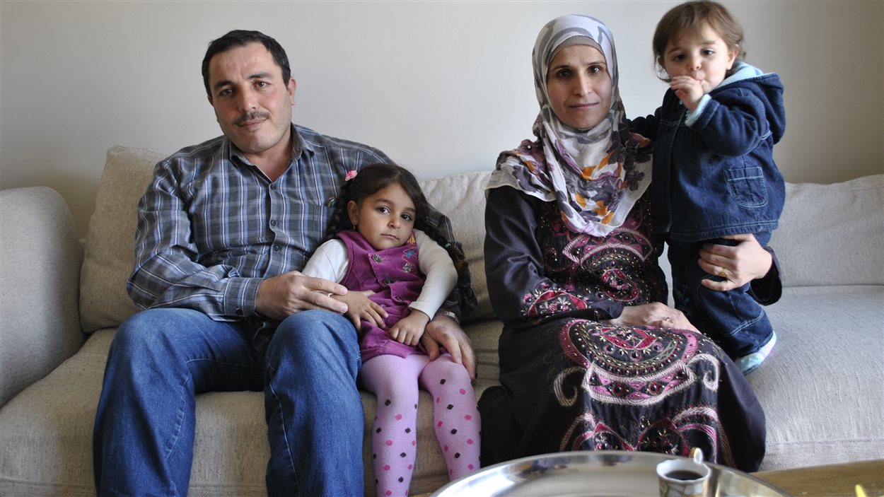 Abdou, sa femme Fatma et deux de leur six enfants, en mars 2016
