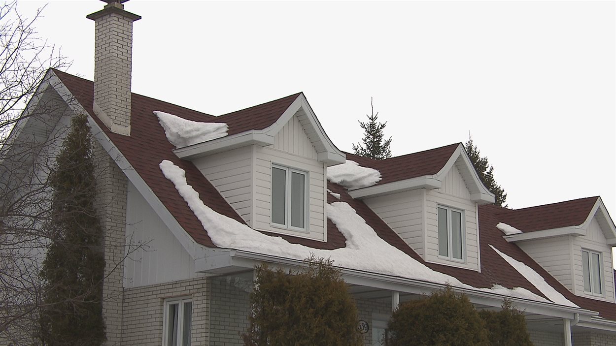 Les accumulations de neige peuvent causer des infiltrations d'eau