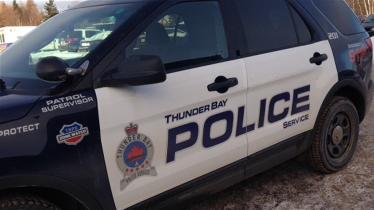 Le service de police de Thunder Bay.