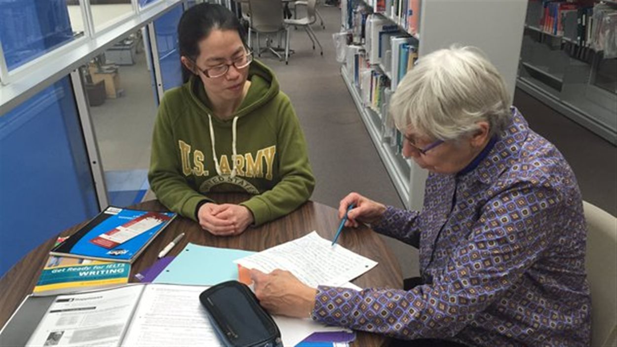 La bibliothèque de Regina peine à avoir des tuteurs d'anglais pour les réfugiés et immigrants.