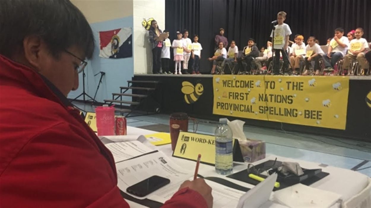 Un premier concours d'épellation pour de jeunes Autochtones de la Saskatchewan a eu lieu le 8 avril 2016 à North Battleford.