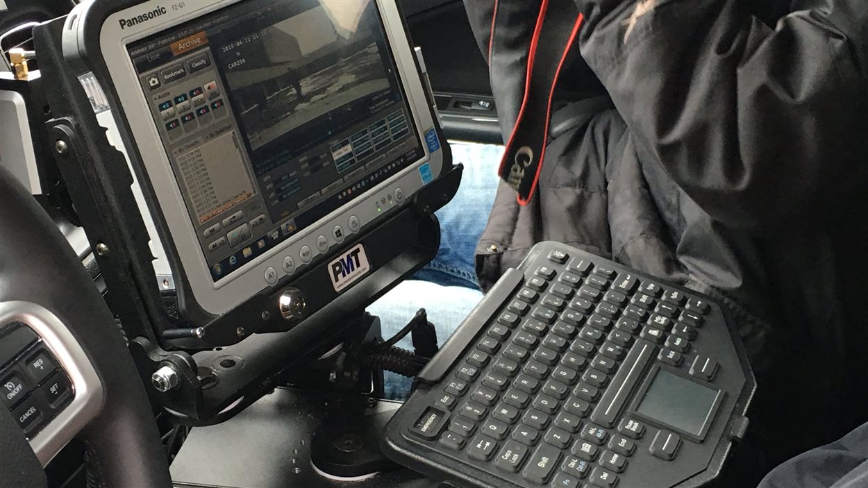 Caméras de vidéosurveillance pour des policiers de Sudbury | Radio-Canada