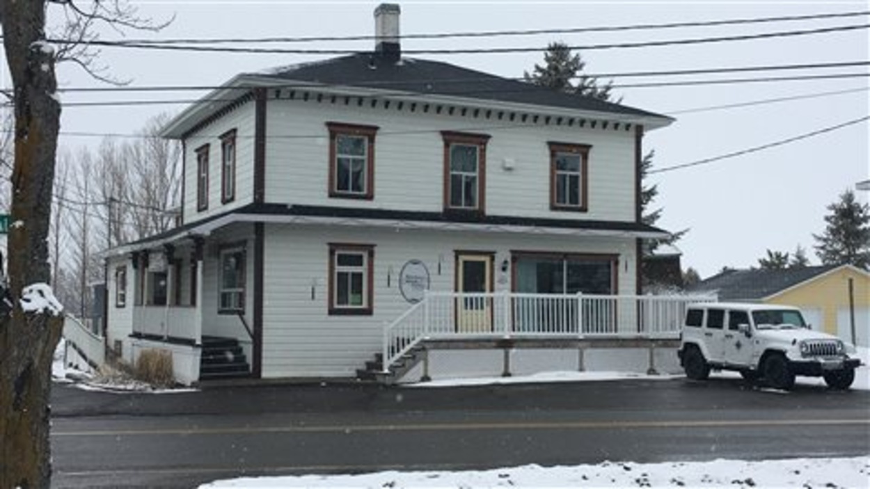 Accusations de voies de fait sur des aînés consternation à Sainte