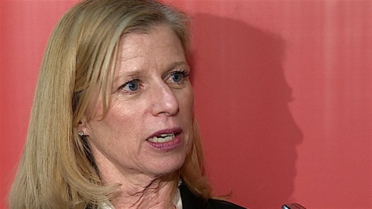 Mary Moran, pdg de Développement économique Calgary, dit que la crise affecte aussi les travailleurs qui doivent continuer d'aller au bureau alors que des collègues ont perdu leur emploi.