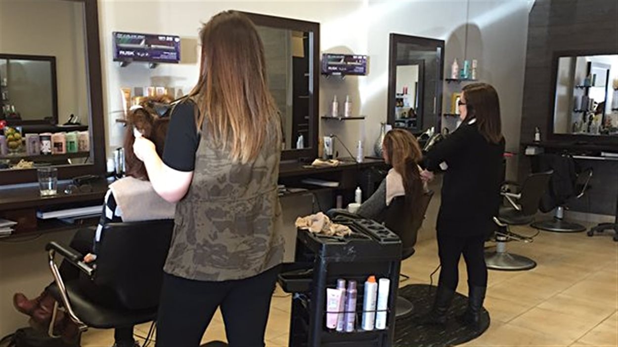 Un Salon De Coiffure De Trois Rivieres Prend Le Virage Vert Radio Canada Ca