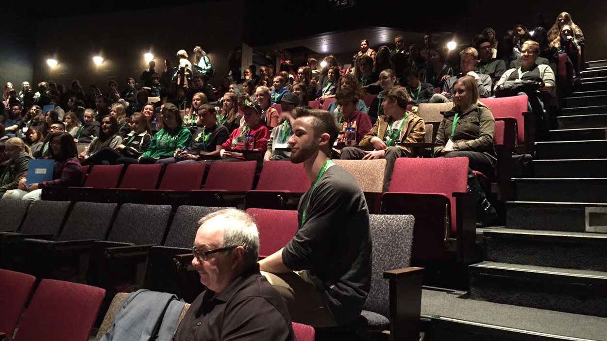 Des jeunes de plus de 14 écoles secondaires participent au forum local du Français pour l'avenir à l'Université de Saint-Boniface.